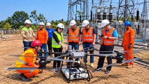 Drone Cleaning Insulator